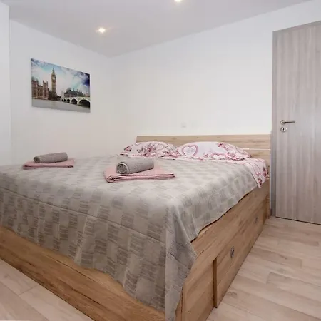 Alet Apartament *